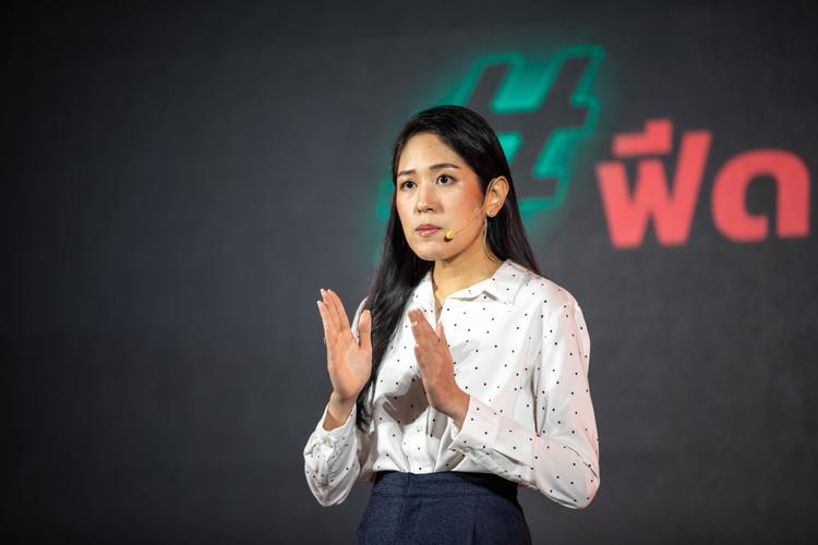 เมื่อ “ข่าวลวงข่าวปลอม” ในสนามการเมือง ทำให้เรามองข้ามนิติสงครามและความเกลียดชัง : พรรณิการ์ วานิช